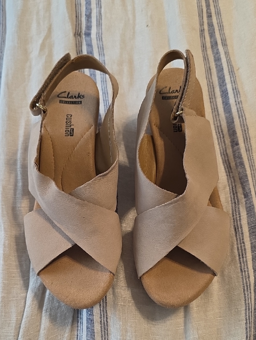 Clarks Women's Light Beige Suede Crossband Wedge Sandals